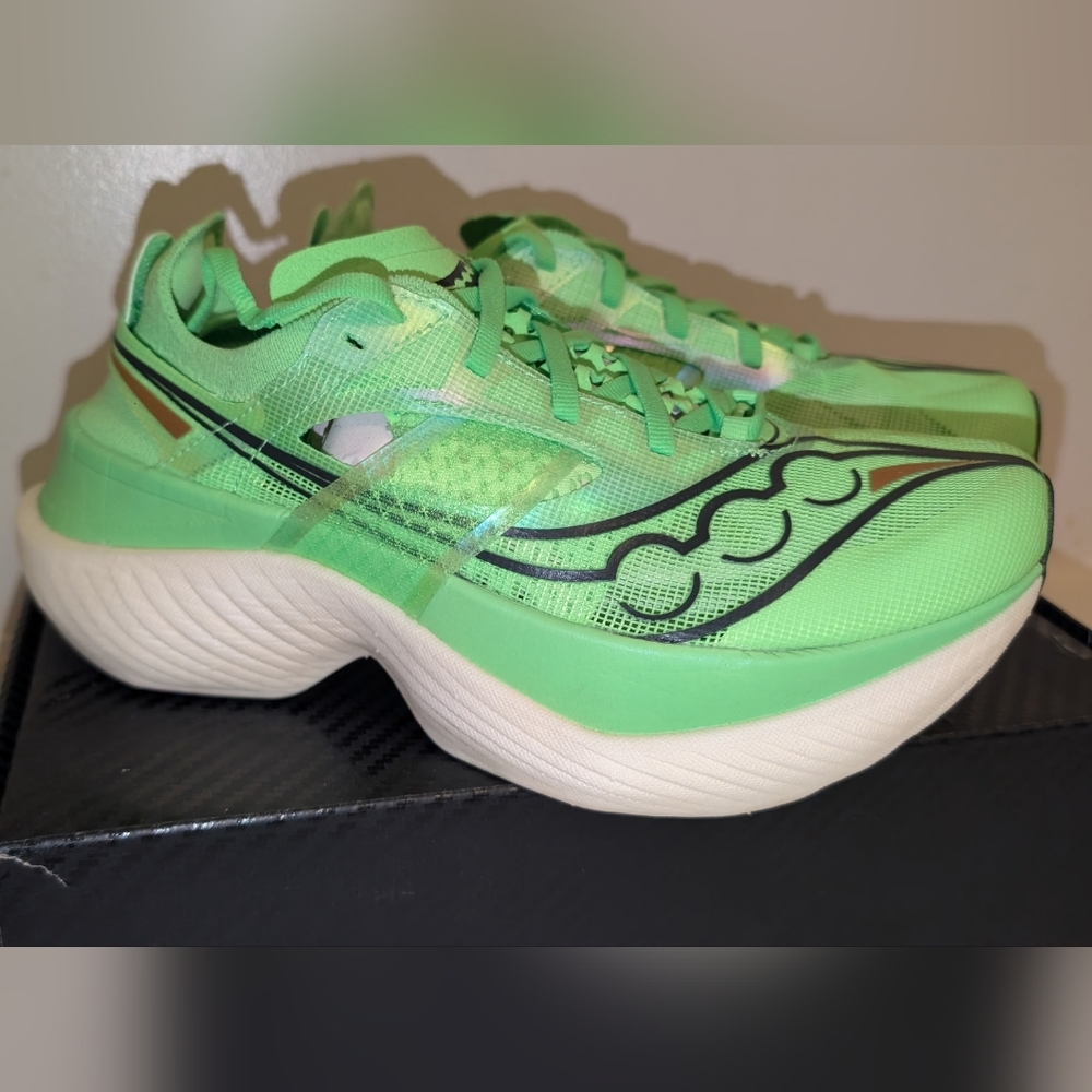 Saucony Endorphin Elite Women’s 8 Slime Green – Tried On Only – w/ Box